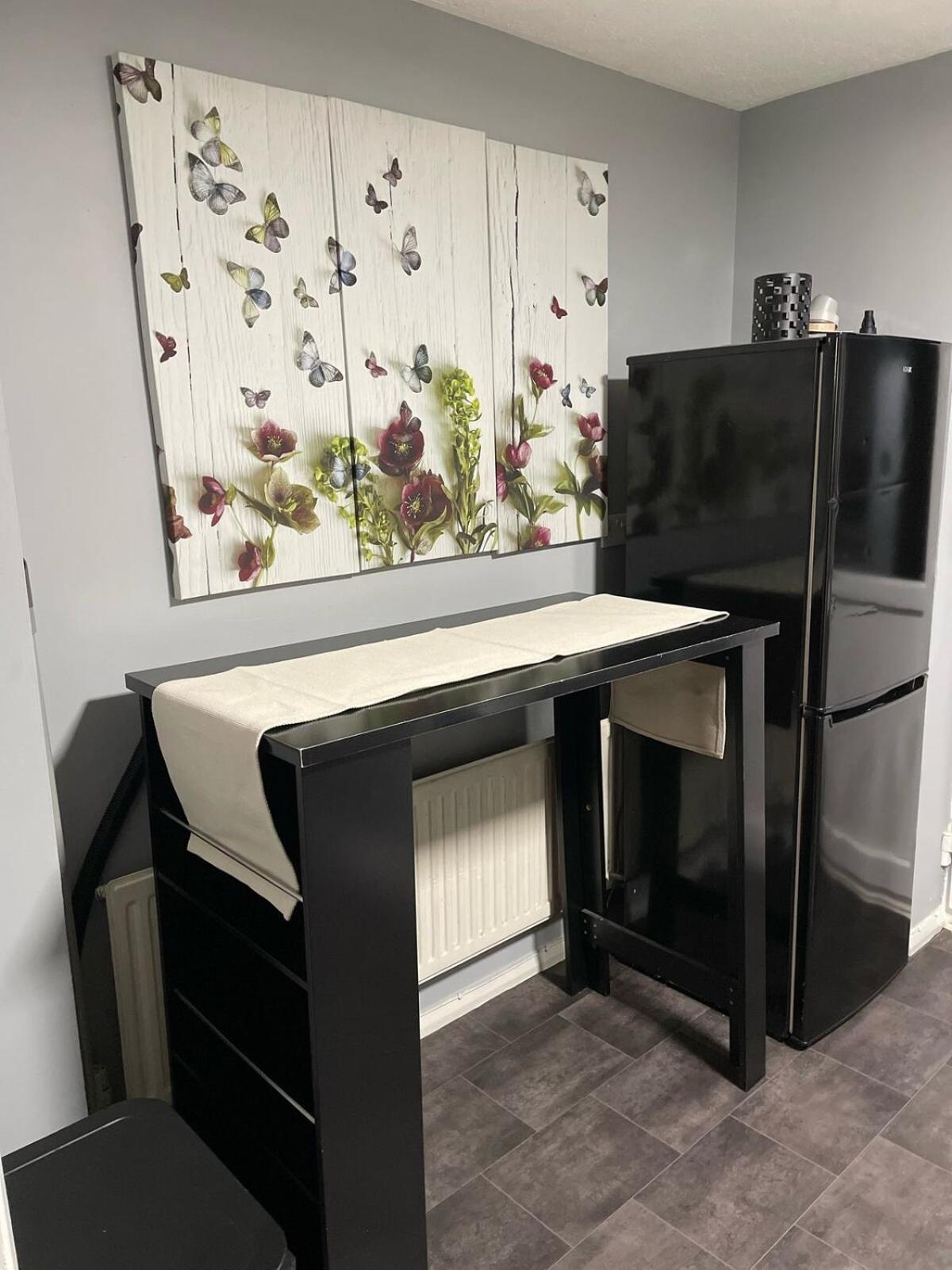Newly Refurbished Fit For To 7 Family Members, Groups, Contractors Centre Of Bradley Stoke * Bristol