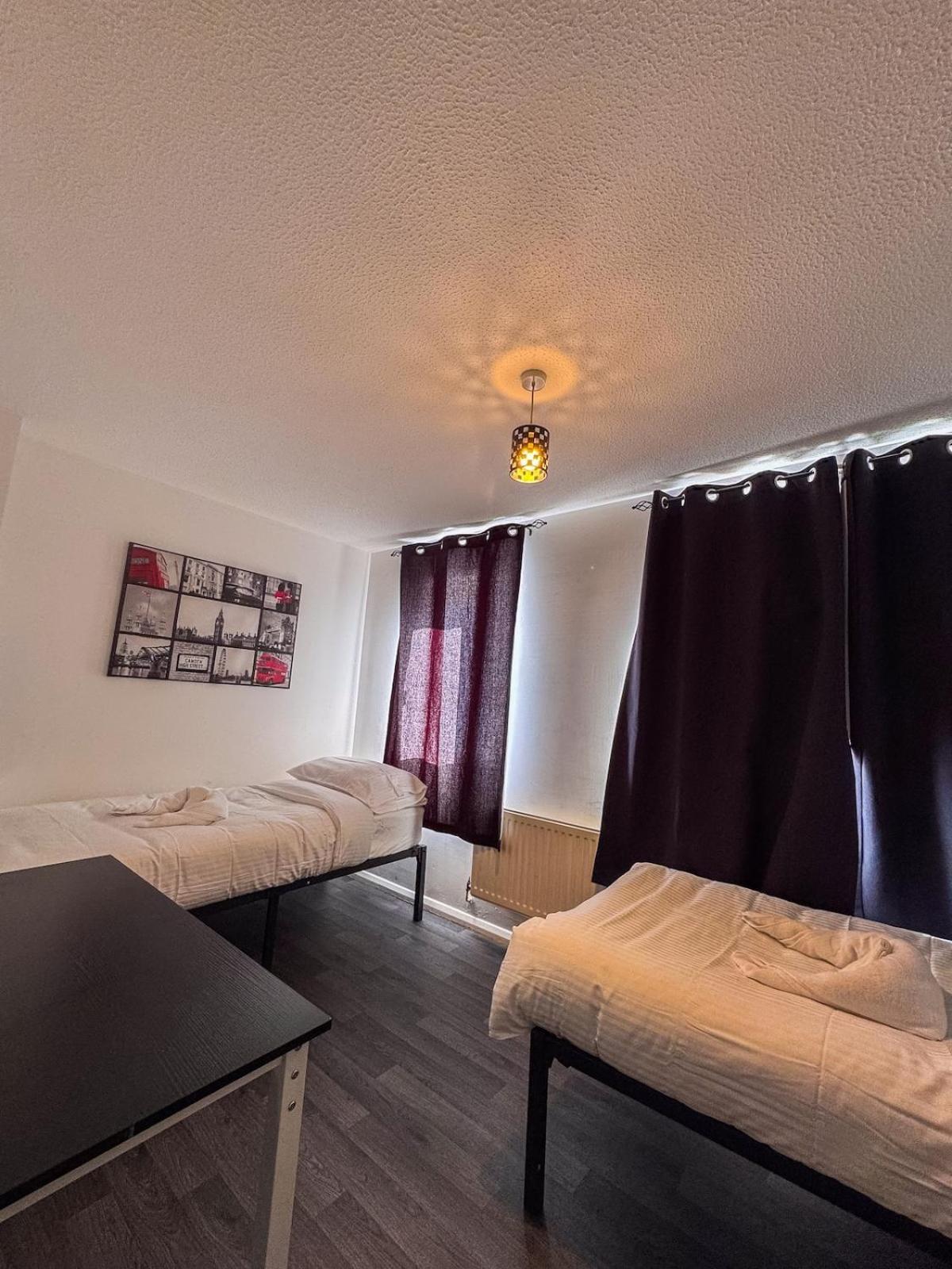 Apartment Newly Refurbished Fit For To 7 Family Members, Groups, Contractors Centre Of Bradley Stoke